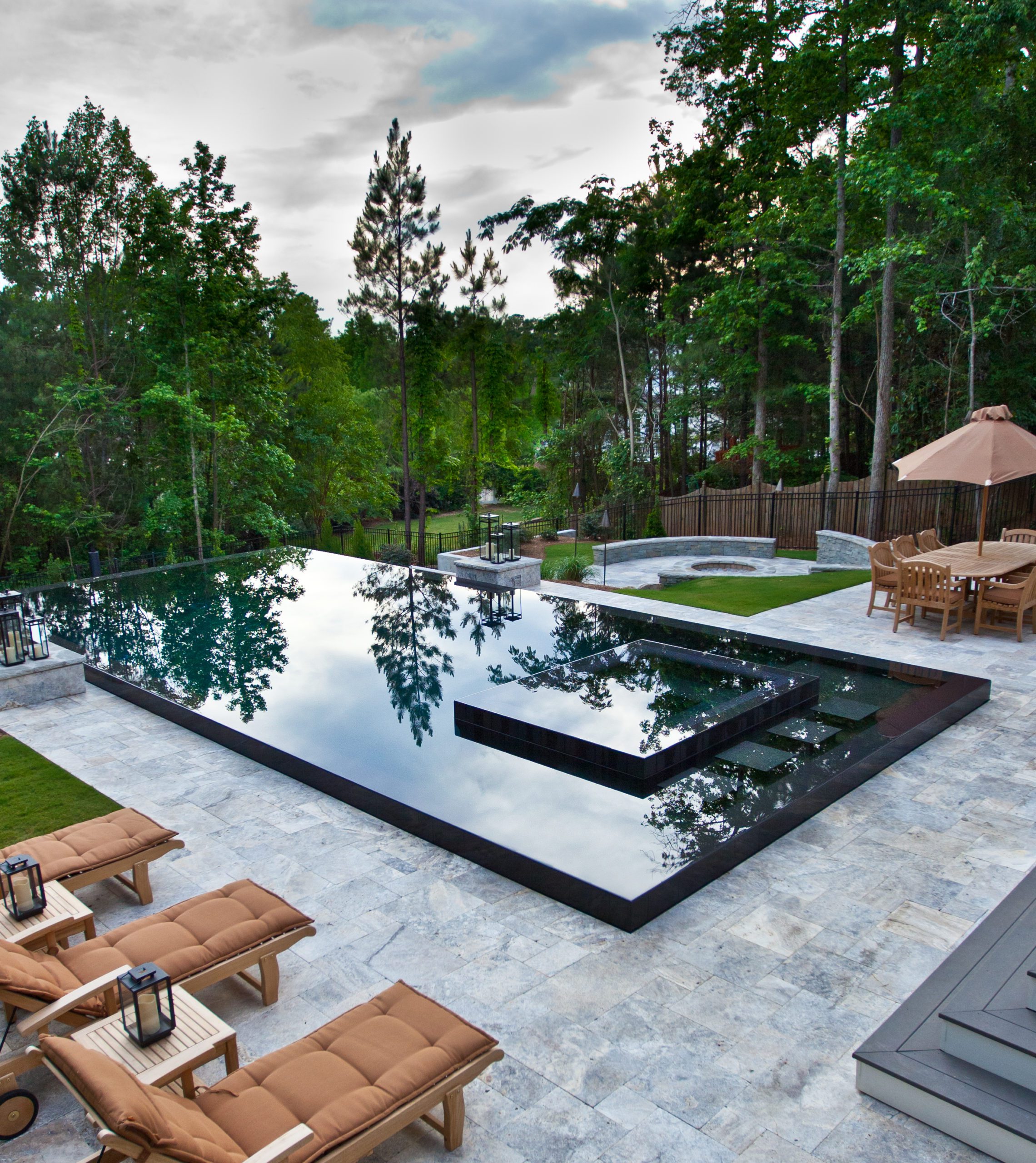 How Does an Infinity-Edge Pool Work? - Green Scene Landscaping & Pools